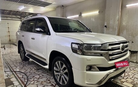 Toyota Land Cruiser 200, 2017 год, 6 800 000 рублей, 2 фотография