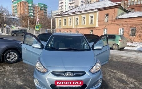 Hyundai Solaris II рестайлинг, 2012 год, 800 000 рублей, 3 фотография