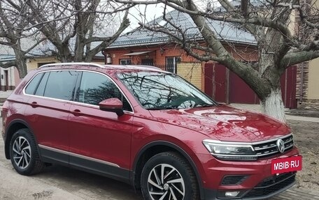 Volkswagen Tiguan II, 2018 год, 2 700 000 рублей, 2 фотография