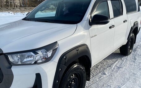 Toyota Hilux VIII, 2021 год, 4 000 000 рублей, 1 фотография