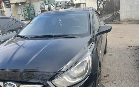 Hyundai Solaris II рестайлинг, 2011 год, 700 000 рублей, 2 фотография