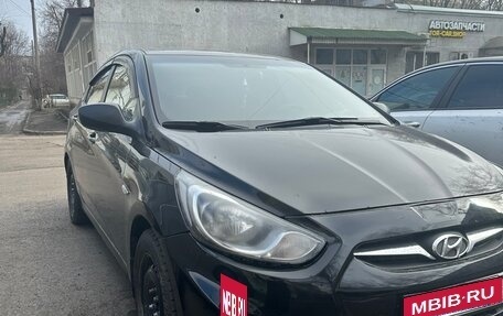 Hyundai Solaris II рестайлинг, 2011 год, 700 000 рублей, 3 фотография