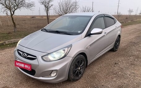 Hyundai Solaris II рестайлинг, 2014 год, 999 999 рублей, 2 фотография