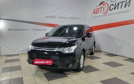 Mitsubishi Outlander III рестайлинг 3, 2013 год, 1 370 000 рублей, 3 фотография