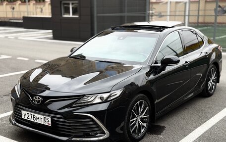 Toyota Camry, 2023 год, 3 950 000 рублей, 1 фотография