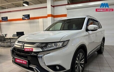 Mitsubishi Outlander III рестайлинг 3, 2021 год, 2 550 000 рублей, 1 фотография