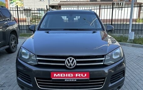 Volkswagen Touareg III, 2011 год, 2 380 000 рублей, 2 фотография