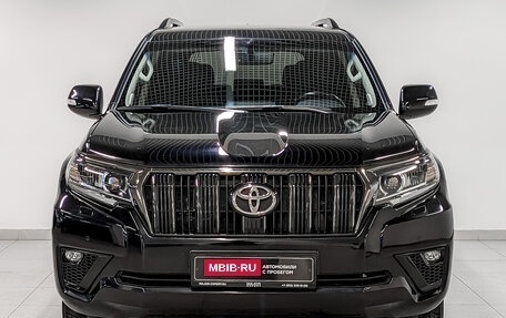 Toyota Land Cruiser Prado 150 рестайлинг 2, 2021 год, 5 850 000 рублей, 2 фотография