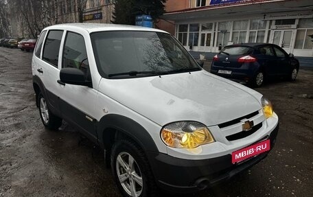 Chevrolet Niva I рестайлинг, 2017 год, 785 000 рублей, 3 фотография