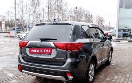 Mitsubishi Outlander III рестайлинг 3, 2018 год, 1 999 000 рублей, 5 фотография