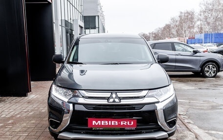 Mitsubishi Outlander III рестайлинг 3, 2018 год, 1 999 000 рублей, 8 фотография