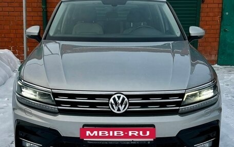 Volkswagen Tiguan II, 2018 год, 3 050 000 рублей, 2 фотография