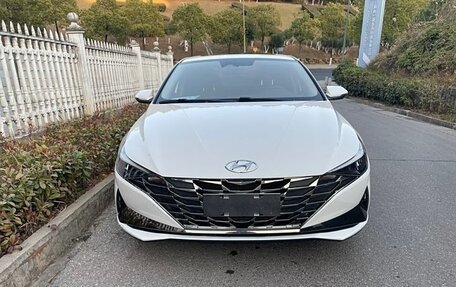 Hyundai Elantra, 2022 год, 1 600 000 рублей, 2 фотография