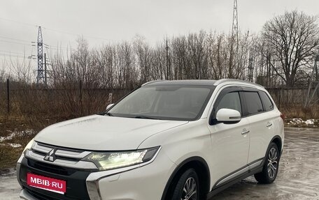 Mitsubishi Outlander III рестайлинг 3, 2015 год, 1 800 000 рублей, 1 фотография