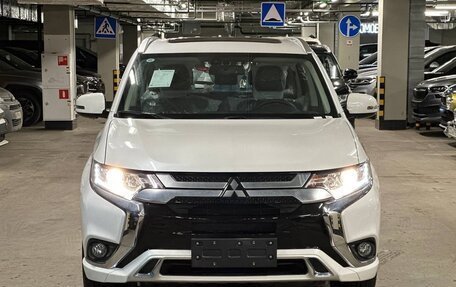 Mitsubishi Outlander III рестайлинг 3, 2022 год, 3 650 000 рублей, 1 фотография