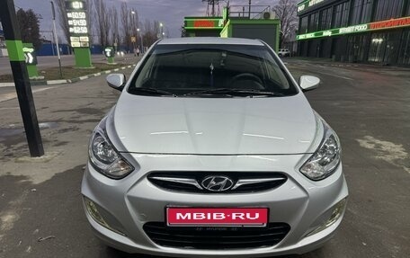 Hyundai Solaris II рестайлинг, 2013 год, 930 000 рублей, 1 фотография