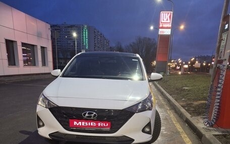 Hyundai Solaris II рестайлинг, 2021 год, 1 600 000 рублей, 1 фотография