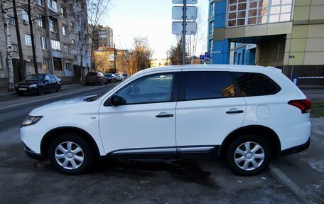 Mitsubishi Outlander III рестайлинг 3, 2015 год, 1 850 000 рублей, 1 фотография