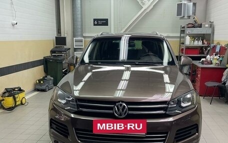 Volkswagen Touareg III, 2011 год, 2 000 000 рублей, 3 фотография