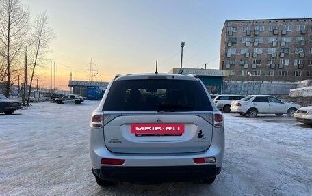 Mitsubishi Outlander III рестайлинг 3, 2013 год, 1 680 000 рублей, 4 фотография