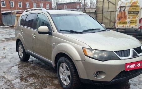 Mitsubishi Outlander III рестайлинг 3, 2007 год, 740 000 рублей, 2 фотография