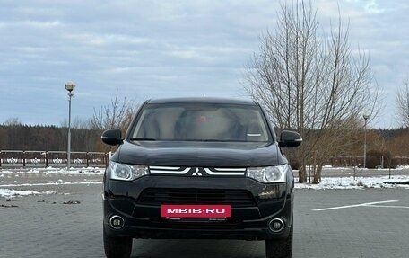 Mitsubishi Outlander III рестайлинг 3, 2014 год, 1 275 000 рублей, 4 фотография