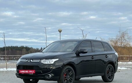 Mitsubishi Outlander III рестайлинг 3, 2014 год, 1 275 000 рублей, 2 фотография