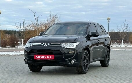 Mitsubishi Outlander III рестайлинг 3, 2014 год, 1 275 000 рублей, 3 фотография