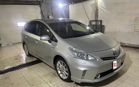 Toyota Prius Alpha I (ZVW40/41), 2011 год, 1 250 000 рублей, 2 фотография