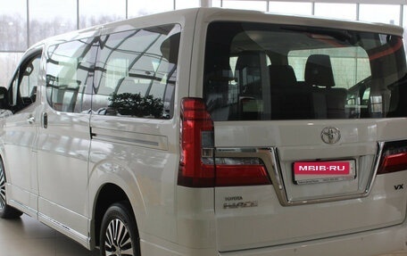 Toyota HiAce H200, 2019 год, 8 500 000 рублей, 2 фотография