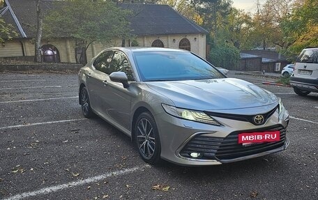 Toyota Camry, 2021 год, 3 850 000 рублей, 2 фотография