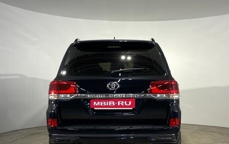 Toyota Land Cruiser 200, 2017 год, 6 799 000 рублей, 5 фотография