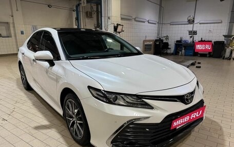 Toyota Camry, 2022 год, 3 747 000 рублей, 2 фотография