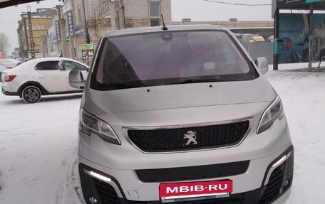 Peugeot Traveller I, 2017 год, 3 350 000 рублей, 2 фотография