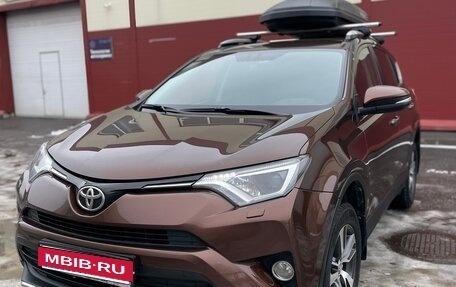 Toyota RAV4, 2017 год, 2 690 000 рублей, 6 фотография