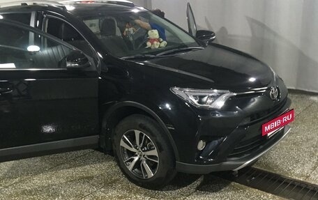 Toyota RAV4, 2017 год, 3 050 000 рублей, 2 фотография