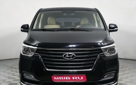 Hyundai H-1 II рестайлинг, 2021 год, 3 450 000 рублей, 2 фотография