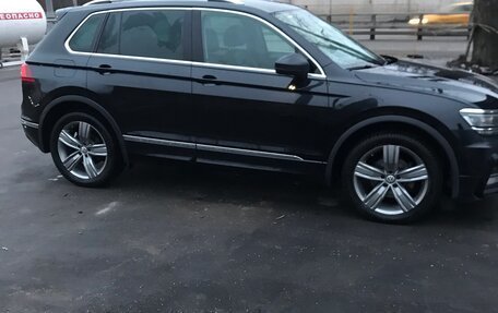 Volkswagen Tiguan II, 2018 год, 3 050 000 рублей, 3 фотография