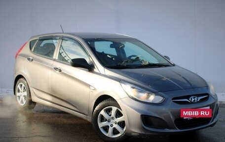 Hyundai Solaris II рестайлинг, 2011 год, 670 000 рублей, 3 фотография