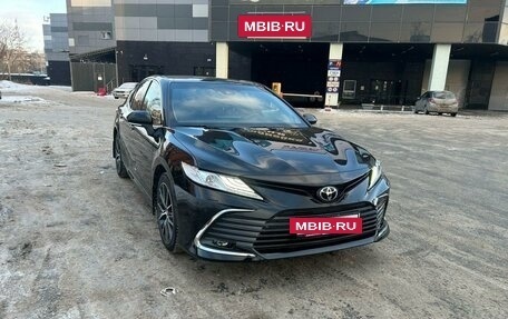 Toyota Camry, 2021 год, 3 990 000 рублей, 2 фотография