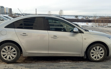 Chevrolet Cruze II, 2011 год, 800 000 рублей, 3 фотография