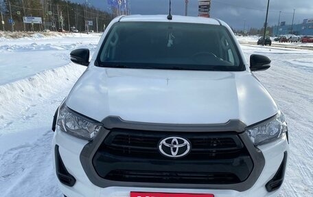 Toyota Hilux VIII, 2021 год, 4 000 000 рублей, 3 фотография