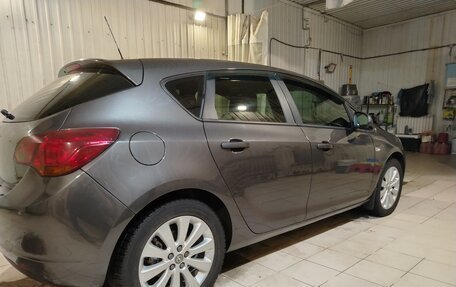 Opel Astra J, 2011 год, 699 000 рублей, 3 фотография