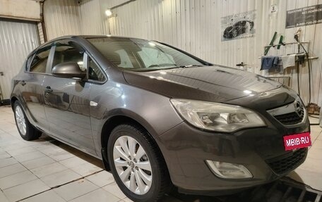 Opel Astra J, 2011 год, 699 000 рублей, 2 фотография