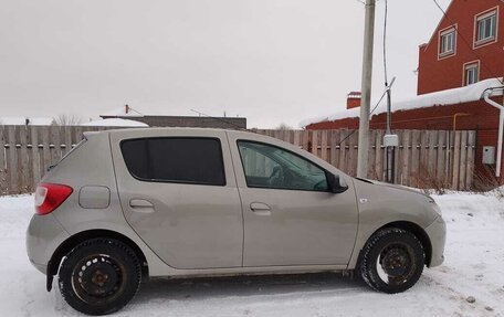 Renault Sandero II рестайлинг, 2015 год, 700 000 рублей, 3 фотография