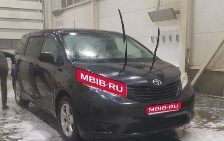 Toyota Sienna III, 2010 год, 1 895 000 рублей, 3 фотография