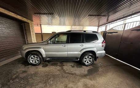 Toyota Land Cruiser Prado 120 рестайлинг, 2005 год, 2 360 000 рублей, 2 фотография