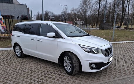 KIA Carnival III, 2016 год, 2 800 000 рублей, 2 фотография