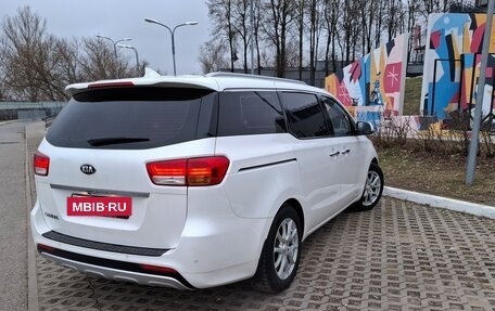 KIA Carnival III, 2016 год, 2 800 000 рублей, 3 фотография