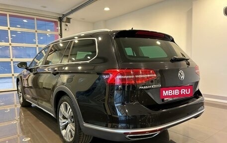 Volkswagen Passat B8 рестайлинг, 2018 год, 3 075 000 рублей, 2 фотография